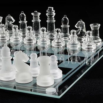 Stikliniai šachmatai žaidimas naudoja aukštos kokybės amatų krištolo stiklinių šachmatų lenta vaikų šalis šeimos pramogų žaidimas