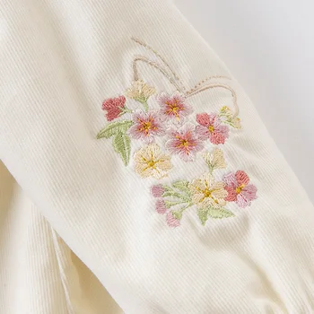 DBJ15733 dave bella žiemos kūdikių mergaičių mielas gėlių siuvinėjimas mygtuką T-shirt vaikų viršūnes mergaitė vaikai mados tees