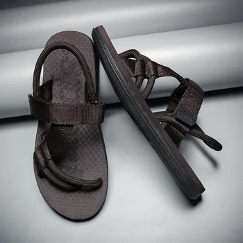 Nauja vasaros vyrų 39 s sandalai tuščiaviduriai lengvas, kvėpuojantis atsitiktinis gladiatorių lyno mens romos megzti bateliai juodos spalvos paplūdimio arti kojų