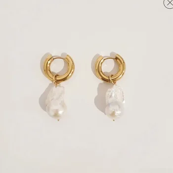 Baroko perlas huggie hoopas auskarai iš nerūdijančio plieno moterų derliaus ins aukso spalvos