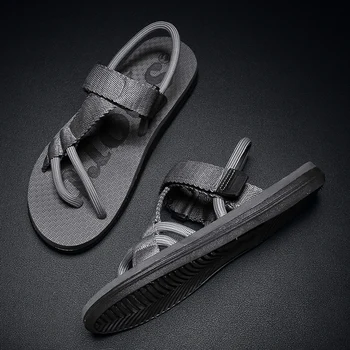 Nauja vasaros vyrų 39 s sandalai tuščiaviduriai lengvas, kvėpuojantis atsitiktinis gladiatorių lyno mens romos megzti bateliai juodos spalvos paplūdimio arti kojų