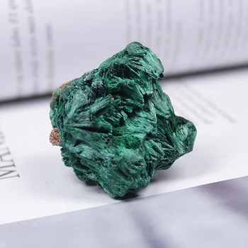 Runyangshi 1pc Aukštos kokybės Natūralaus malachito žalias akmuo Kvarcas Paviršiaus dulkių pavidalo mineralinių grubus energijos gijimas akmens